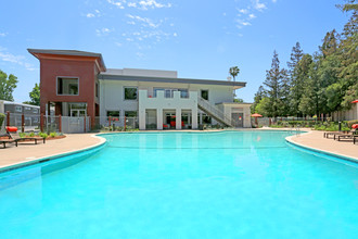 The Parc at Pruneyard in Campbell, CA - Foto de edificio - Building Photo