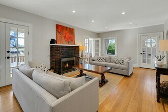 142 N Passaic Ave in Chatham, NJ - Foto de edificio - Building Photo