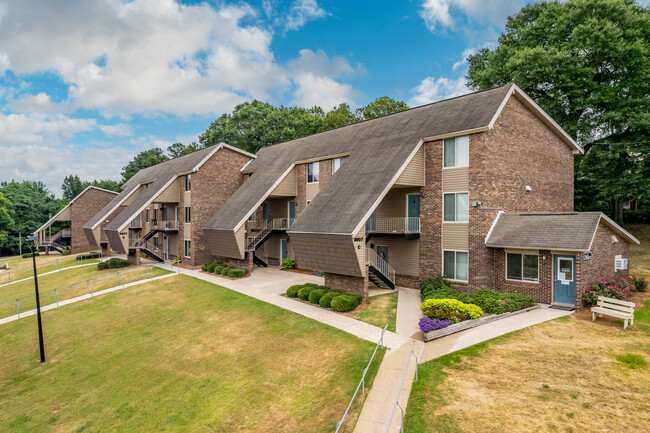 Pembrook Apartments in Columbus, GA - Building Photo - Building Photo