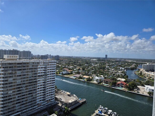 1945 S Ocean Dr, Unit # 2105 in Hallandale Beach, FL - Foto de edificio - Building Photo