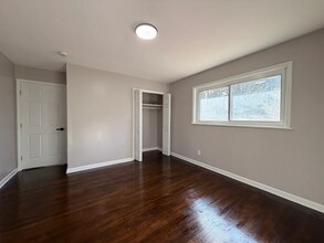 2416 Miriam Ln in Decatur, GA - Foto de edificio - Building Photo