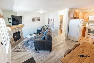 360 Galaxy Ln, Unit D in Stateline, NV - Building Photo - Building Photo