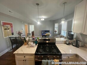 337 Highland Ave, Unit 2 in Somerville, MA - Foto de edificio - Building Photo