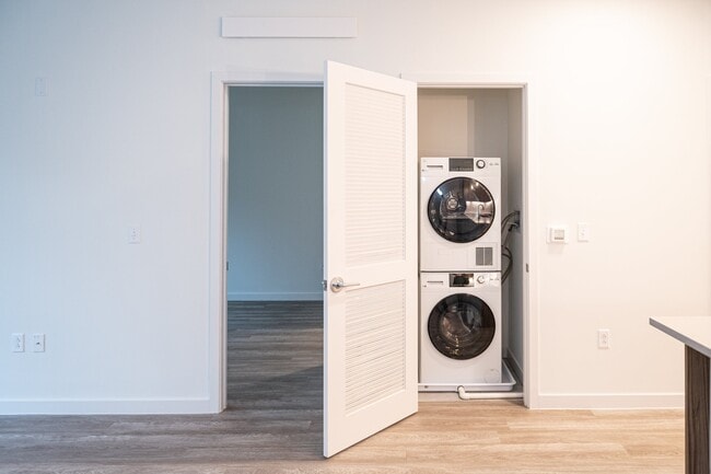 110 Bradley Rd, Unit 105 in Madison, CT - Foto de edificio - Building Photo