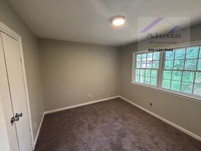 4208 S Dowfield Dr in Fayetteville, NC - Foto de edificio - Building Photo