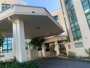 2055 SW 122nd Ave in Miami, FL - Foto de edificio - Building Photo