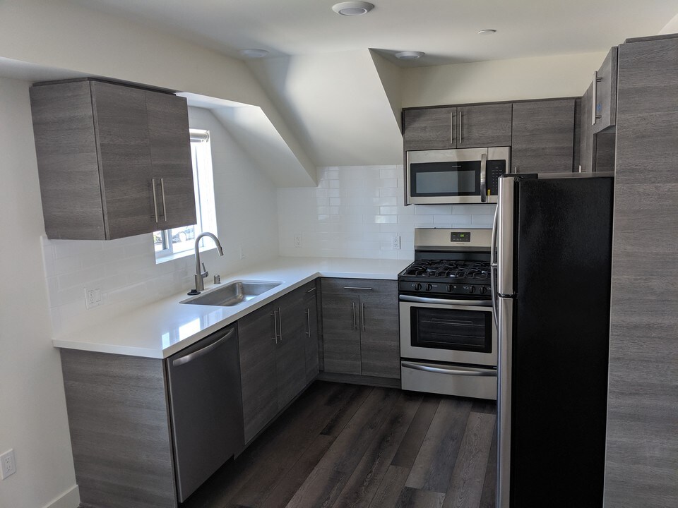 3667 Mentone Ave in Los Angeles, CA - Building Photo
