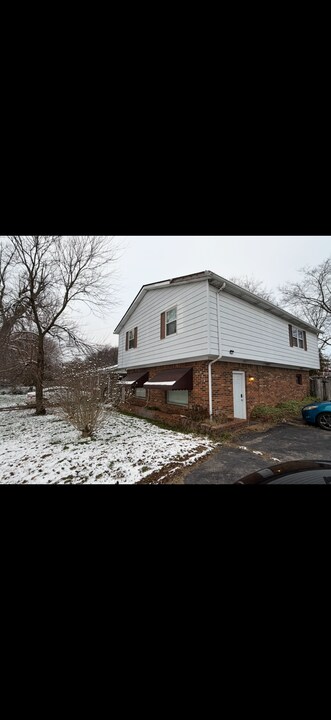 823 Hawkins Dr in Elizabethtown, KY - Building Photo
