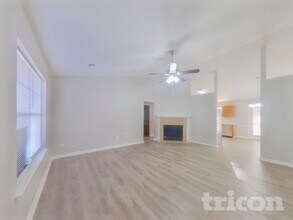 173 Burma Rd in Lexington, SC - Foto de edificio - Building Photo