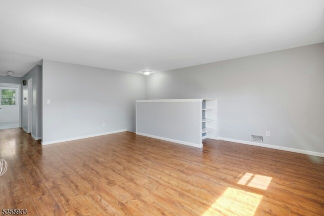 238 Lakewood Dr in Bloomfield, NJ - Building Photo - Building Photo