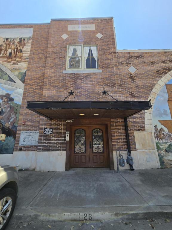 property at 204 S Caddo St