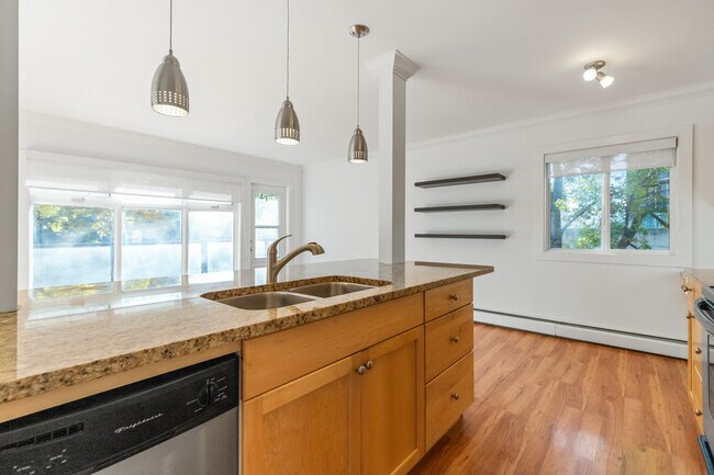 10172-10113 113 St in Edmonton, AB - Building Photo - Building Photo