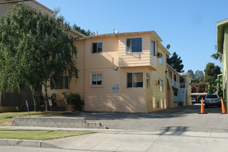 15022 Dickens St in Sherman Oaks, CA - Building Photo - Building Photo