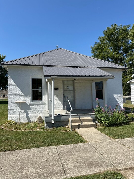 1027 N Arthur St in Rushville, IN - Building Photo