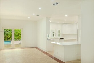 6540 SW 135th Ter in Pinecrest, FL - Building Photo - Building Photo