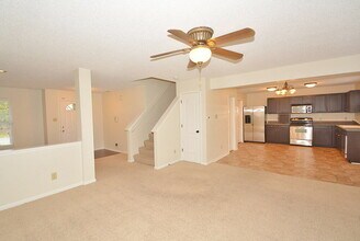 8234 Gathering Cir in Indianapolis, IN - Foto de edificio - Building Photo