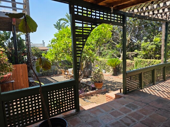 1647 Angelus Ave, Unit 1647 Angelus Ave in Los Angeles, CA - Building Photo - Building Photo