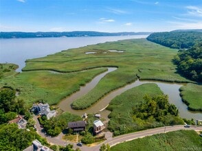 93 Paradise Ave in Piermont, NY - Foto de edificio - Building Photo