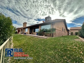 690 Ridge Rim Way in Saint George, UT - Building Photo - Building Photo