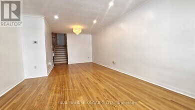 214 Fairglen Ave in Toronto, ON - Building Photo - Building Photo