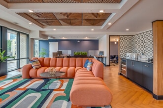 Nova in Milwaukee, WI - Foto de edificio - Interior Photo