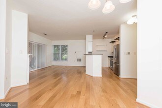 2204 Westcourt Ln-Unit -108 in Herndon, VA - Building Photo - Building Photo