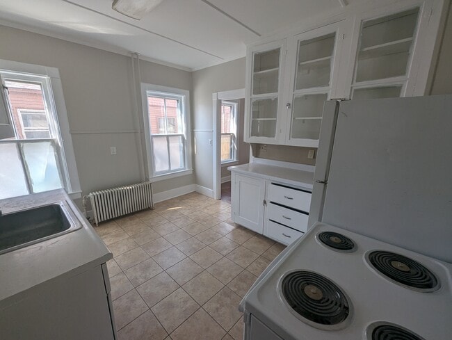 203 - 205 Union St., Unit 2 - Rear Downstairs in Bennington, VT - Building Photo - Building Photo