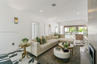 1544 Michigan Ave in Miami Beach, FL - Building Photo - Building Photo