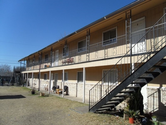 Woodfield Apartments in San Antonio, TX - Building Photo