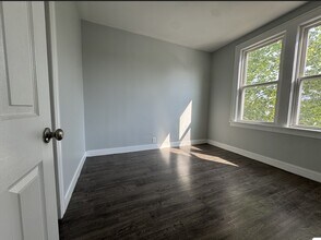 169 W 5th St, Unit 3 in Bayonne, NJ - Building Photo - Building Photo