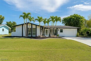 4123 SE 3rd Ave in Cape Coral, FL - Building Photo