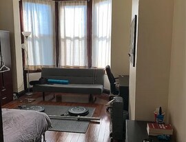 4428 Chestnut St, Unit 2nd Floor Rear in Philadelphia, PA - Building Photo
