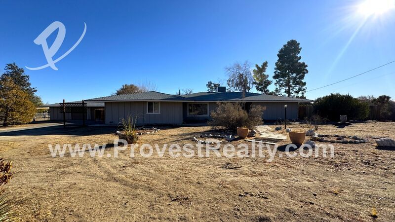 10011 Alta Mesa Ave in Phelan, CA - Building Photo