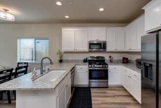 2917 Paris Pl in Chico, CA - Building Photo - Building Photo