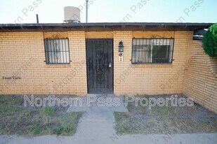 5233 Carousel Dr in El Paso, TX - Building Photo