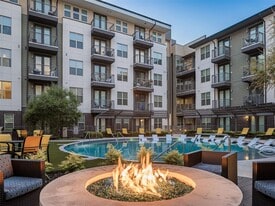 The Nash in Dallas, TX - Building Photo