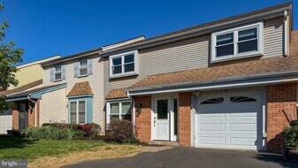 10 Cedarbrook Dr in Horsham, PA - Building Photo