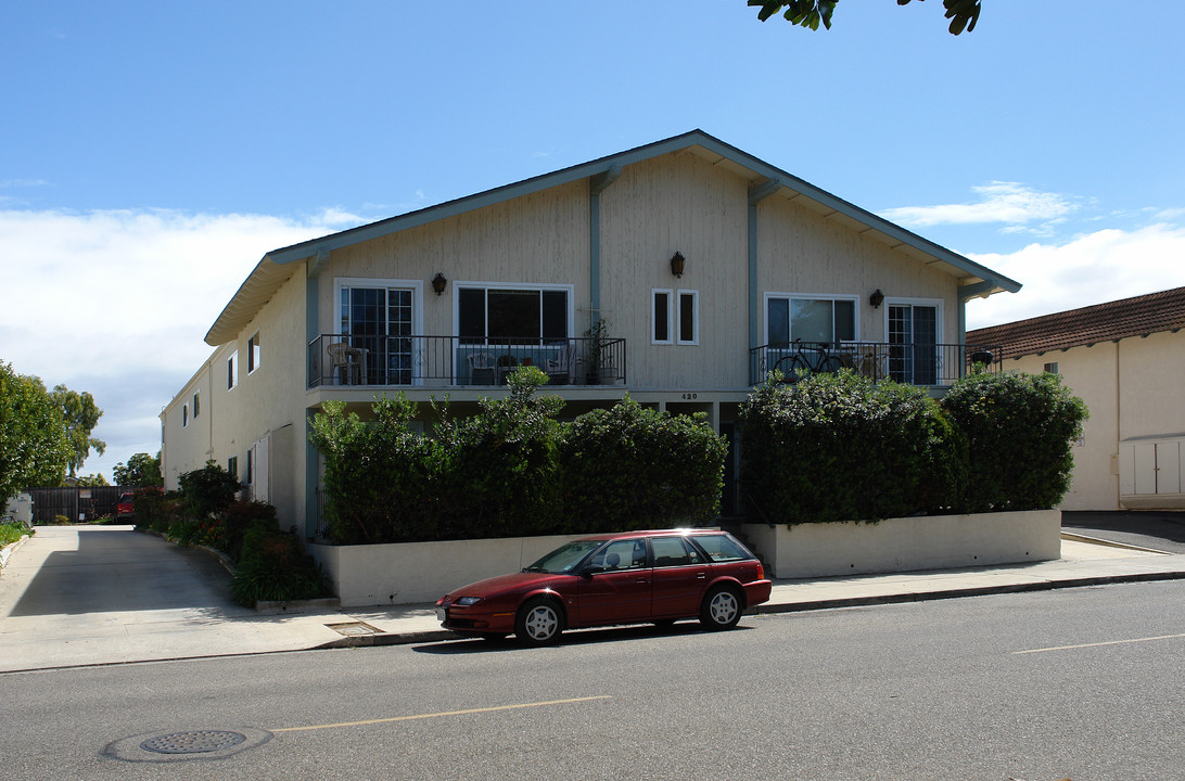 420 Ellwood Beach Dr in Goleta, CA - Foto de edificio