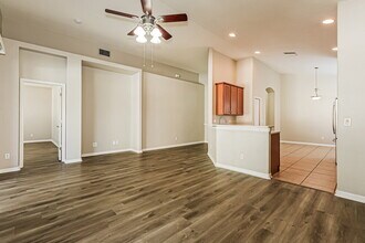 8610 Sandy Plains Dr in Riverview, FL - Building Photo - Building Photo