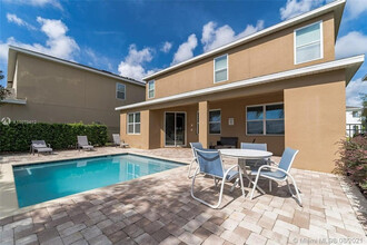 351 Lasso Dr in Kissimmee, FL - Foto de edificio - Building Photo