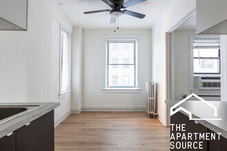 2756 N Pine Grove Ave in Chicago, IL - Building Photo - Building Photo