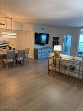 435 Dockside Dr in Naples, FL - Foto de edificio - Building Photo