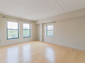 137 Peterborough St, Unit 5E in Boston, MA - Foto de edificio - Building Photo