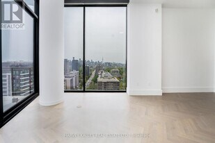 215 Lonsdale Rd in Toronto, ON - Building Photo