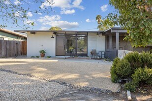 528-530 Creston Rd in Paso Robles, CA - Building Photo