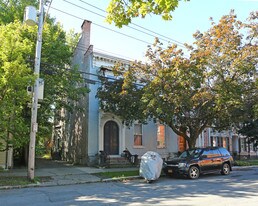 218 Union St in Schenectady, NY - Building Photo