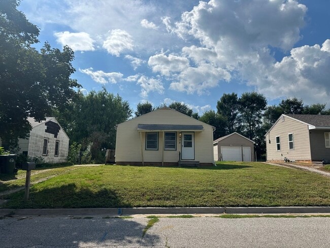 property at 632 Riverside St NW
