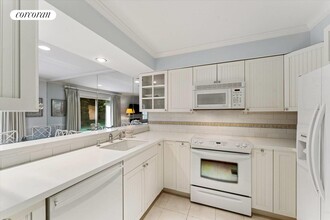 7 Brittany Ln in Westhampton Beach, NY - Building Photo - Building Photo