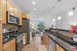 6400 Crescent Prk E in Los Angeles, CA - Building Photo