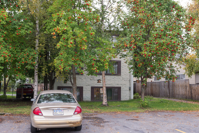 340 N Klevin St in Anchorage, AK - Foto de edificio - Building Photo